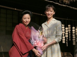 NHK連続ドラマ「ごちそうさん」から「花子とアン」へバトンタッチする杏さんと吉高由里子さん